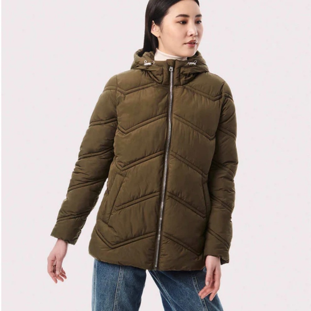 Worn twice Classic Chevron Puffer Jacket by Bernardo size M